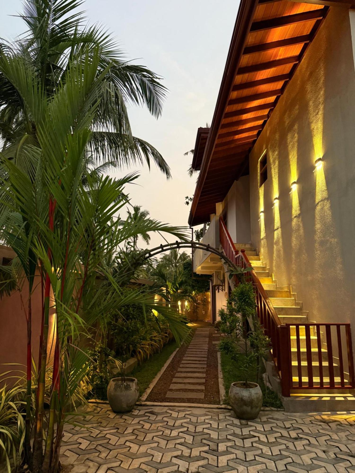 Bed and Breakfast Sri Palms Косгода Экстерьер фото