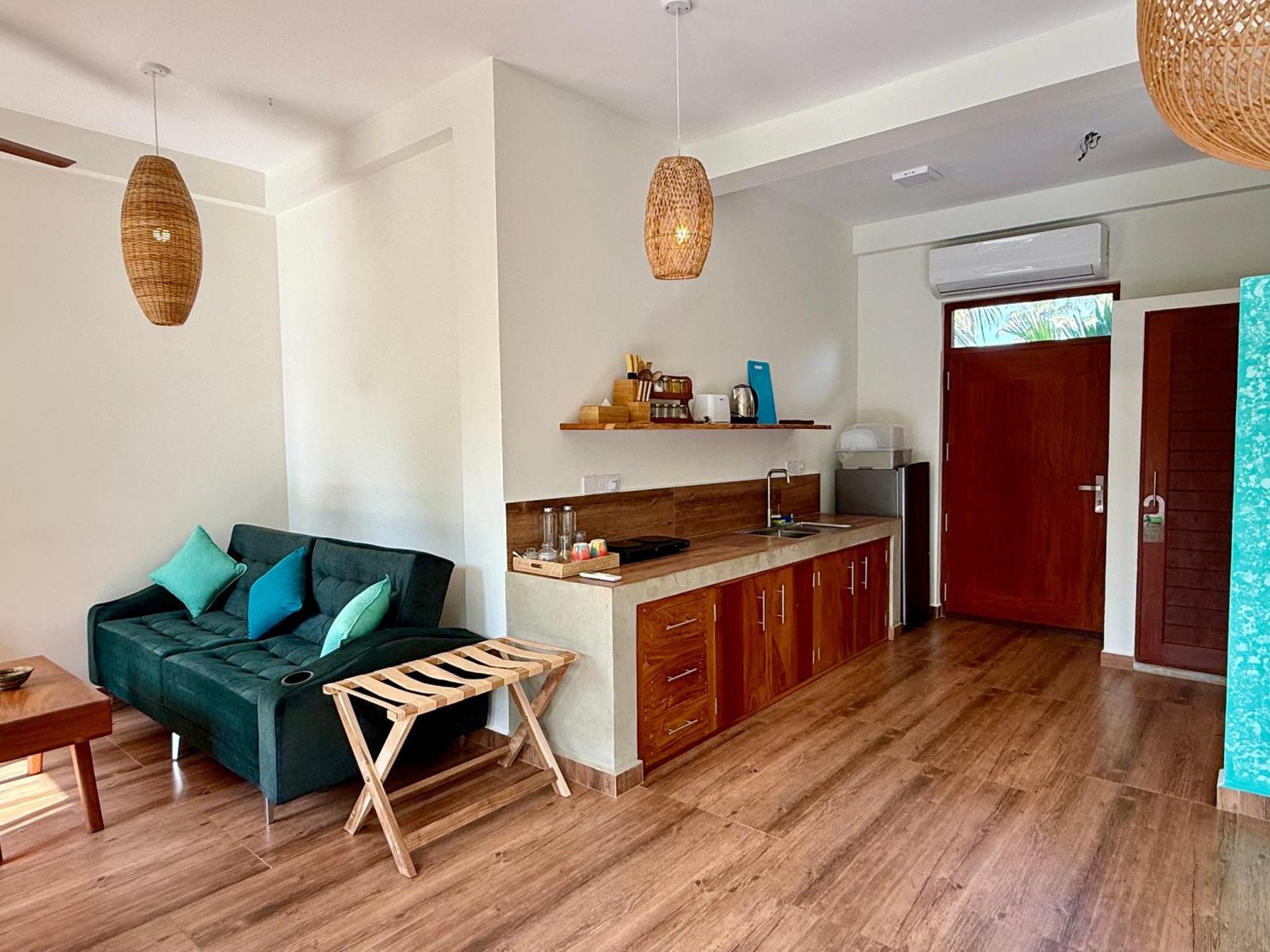 Bed and Breakfast Sri Palms Косгода Экстерьер фото