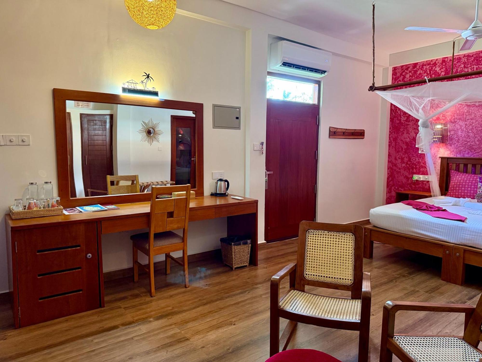 Bed and Breakfast Sri Palms Косгода Экстерьер фото